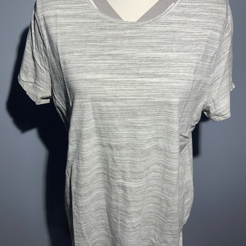 Croft & Barrow Light Gray Patterned Tee